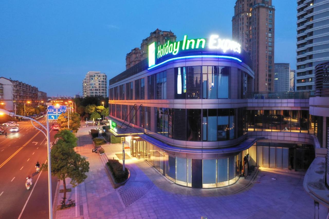 Holiday Inn Express Nantong City Center, An Ihg Hotel Buitenkant foto